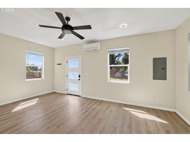 211 ETHEL St, Oregon City, OR 97045