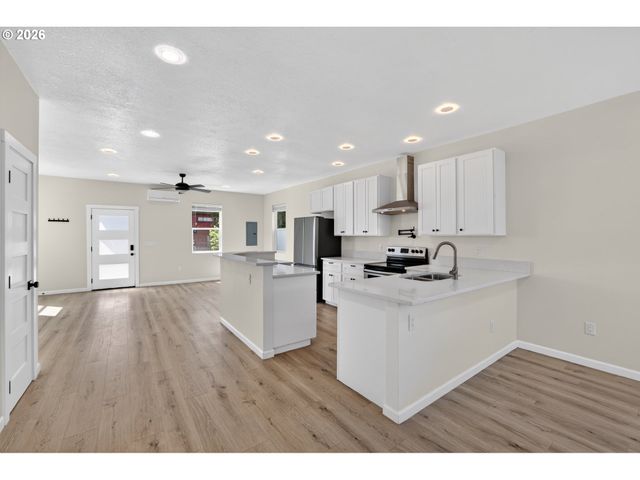 211 ETHEL St, Oregon City, OR 97045