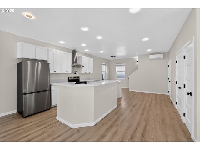 211 ETHEL St, Oregon City, OR 97045