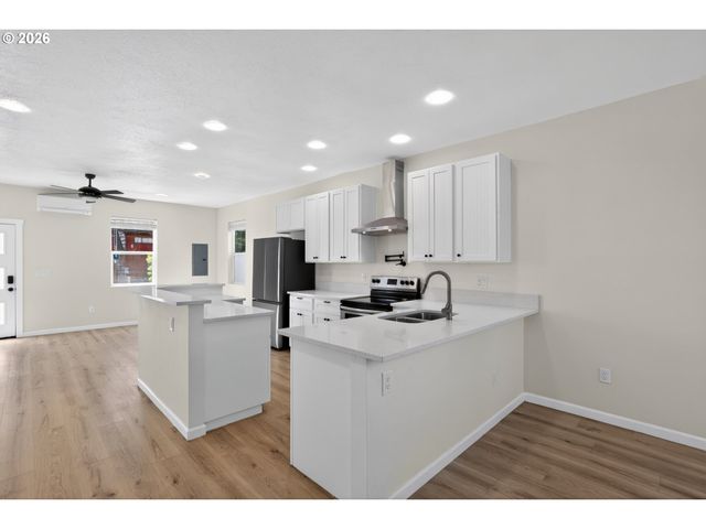 211 ETHEL St, Oregon City, OR 97045