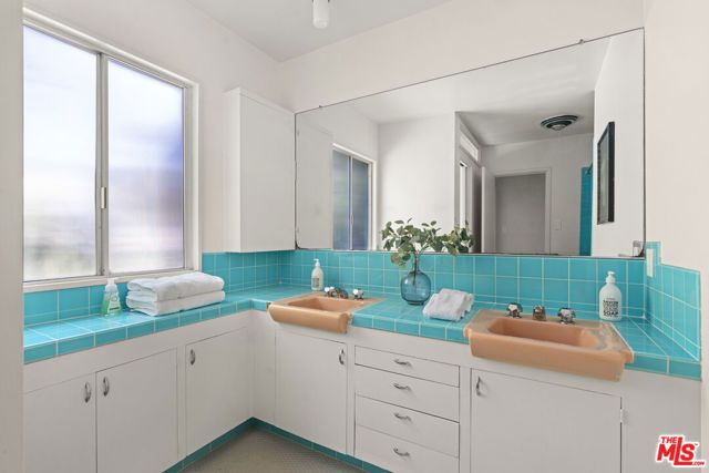 1234 Woodland Drive, Santa Paula, CA 93060