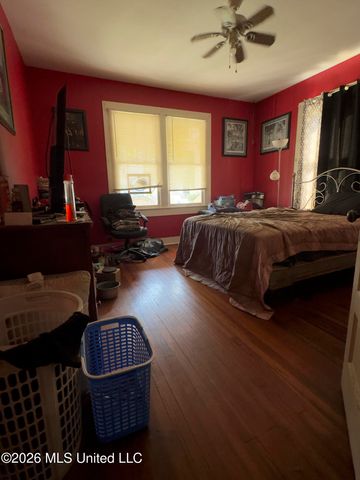 2405 East Avenue, Gulfport, MS 39501