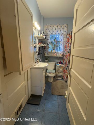 2405 East Avenue, Gulfport, MS 39501