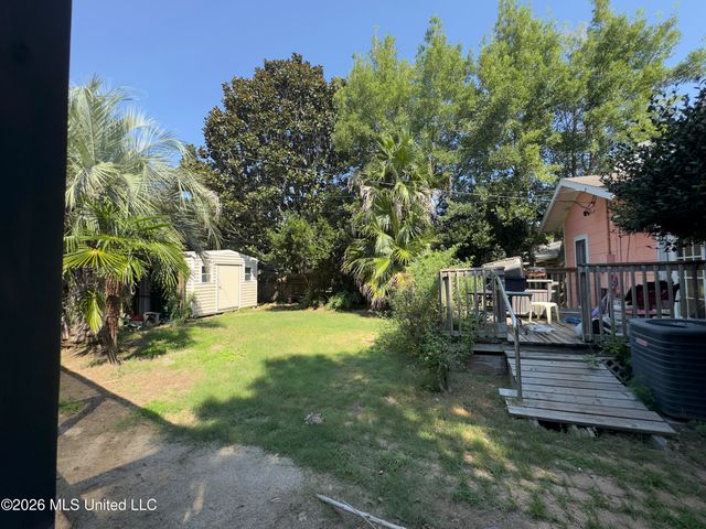 2405 East Avenue, Gulfport, MS 39501