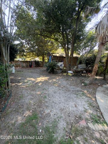 2405 East Avenue, Gulfport, MS 39501