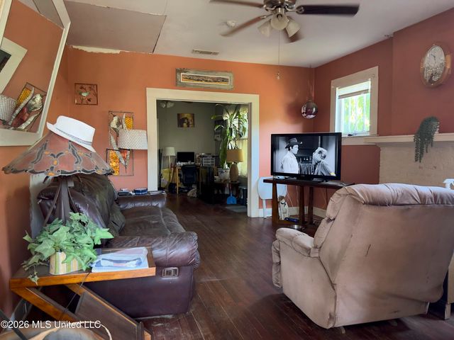 2405 East Avenue, Gulfport, MS 39501