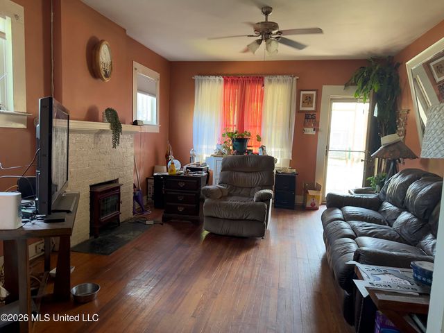 2405 East Avenue, Gulfport, MS 39501