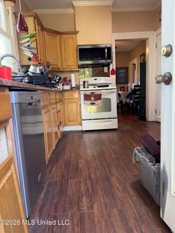 2405 East Avenue, Gulfport, MS 39501