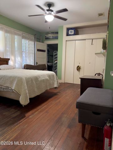 2405 East Avenue, Gulfport, MS 39501