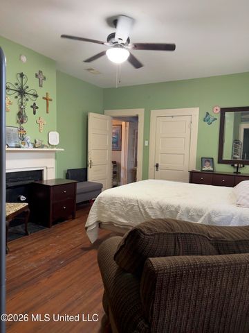 2405 East Avenue, Gulfport, MS 39501