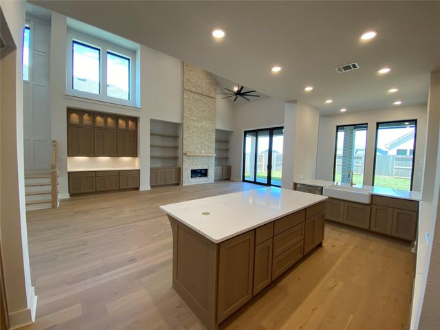12127 Lake View Boulevard, Mont Belvieu, TX 77523