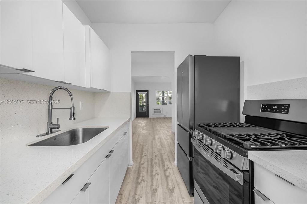 717 Espanola Way 110, Miami Beach, FL 33139