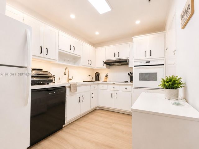 400 Kings Point Drive 1224, Sunny Isles Beach, FL 33160