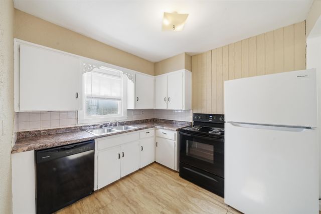 806 N Terrace Dr, Wichita, KS 67208