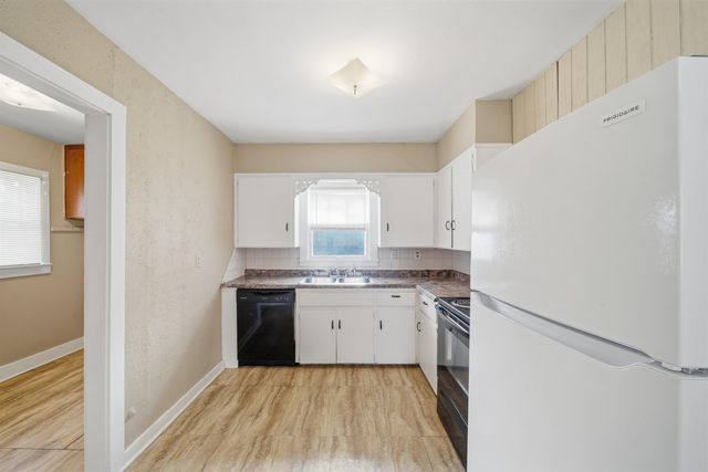 806 N Terrace Dr, Wichita, KS 67208