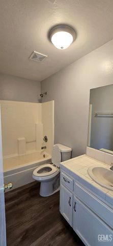 7507 Cross Glade Street, Bakersfield, CA 93307