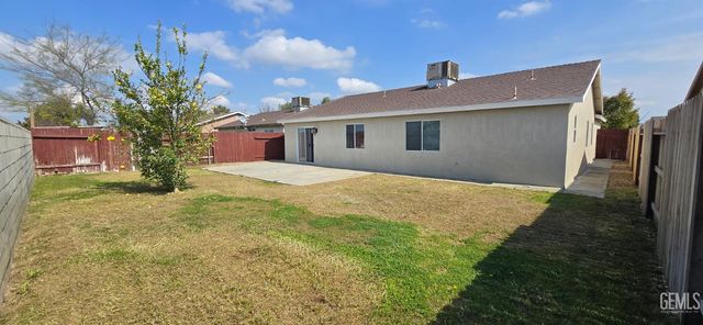7507 Cross Glade Street, Bakersfield, CA 93307