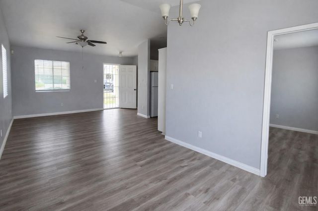 7507 Cross Glade Street, Bakersfield, CA 93307