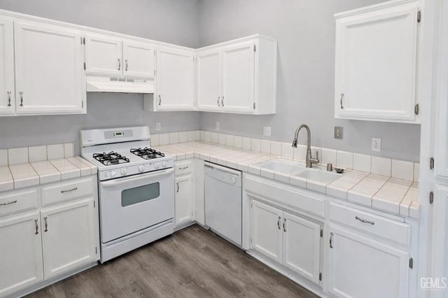7507 Cross Glade Street, Bakersfield, CA 93307