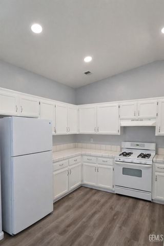 7507 Cross Glade Street, Bakersfield, CA 93307