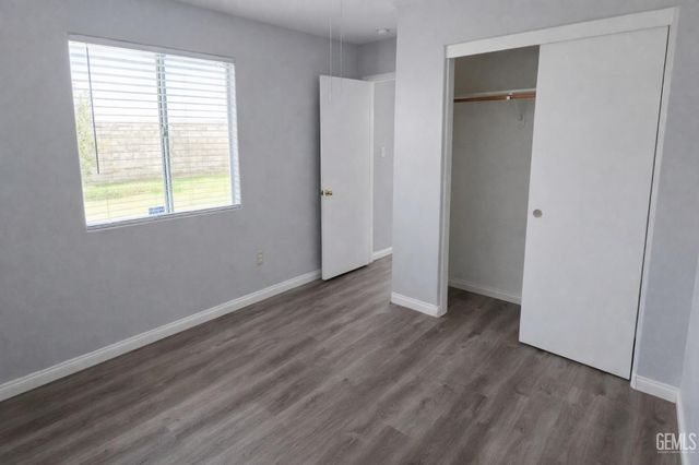 7507 Cross Glade Street, Bakersfield, CA 93307