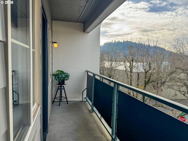 318 Ne ROBERTS Ave 308, Gresham, OR 97030