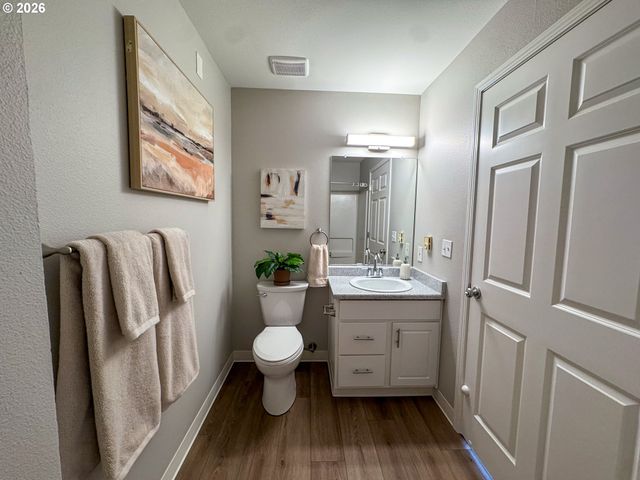 318 Ne ROBERTS Ave 308, Gresham, OR 97030