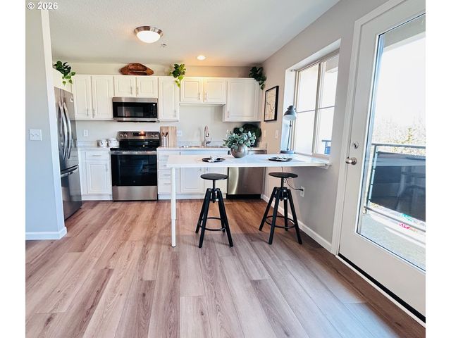 318 Ne ROBERTS Ave 308, Gresham, OR 97030