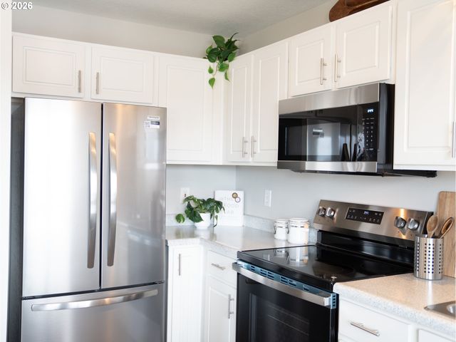 318 Ne ROBERTS Ave 308, Gresham, OR 97030