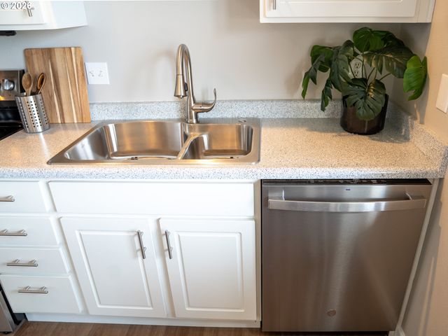 318 Ne ROBERTS Ave 308, Gresham, OR 97030