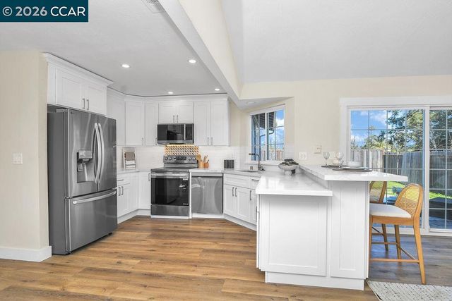 34 Midhill Rd, Martinez, CA 94553