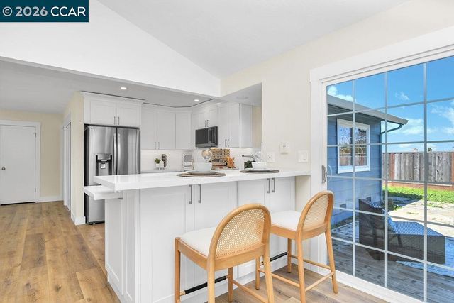 34 Midhill Rd, Martinez, CA 94553