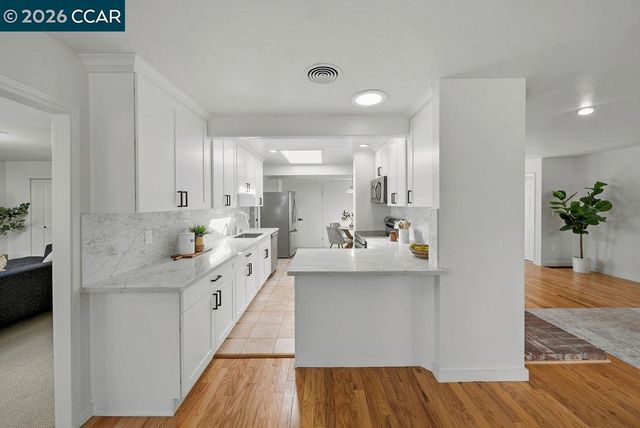 196 Wilkie Dr, Walnut Creek, CA 94598