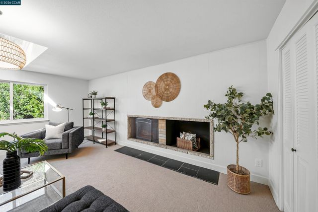 196 Wilkie Dr, Walnut Creek, CA 94598