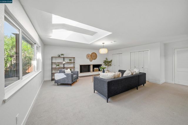 196 Wilkie Dr, Walnut Creek, CA 94598