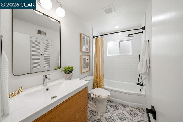 196 Wilkie Dr, Walnut Creek, CA 94598