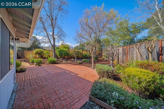 196 Wilkie Dr, Walnut Creek, CA 94598