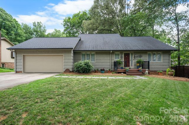 446 17th Avenue Drive NE, Hickory, NC 28601