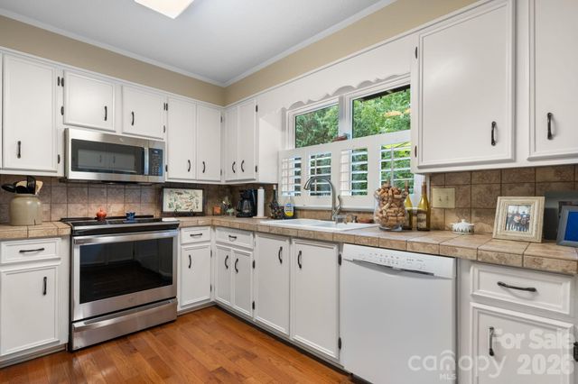 446 17th Avenue Drive NE, Hickory, NC 28601
