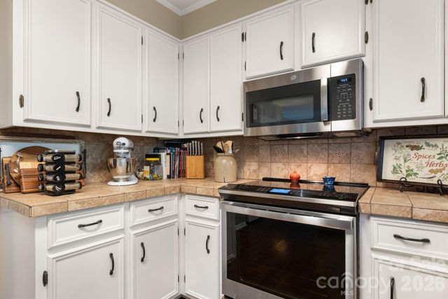 446 17th Avenue Drive NE, Hickory, NC 28601