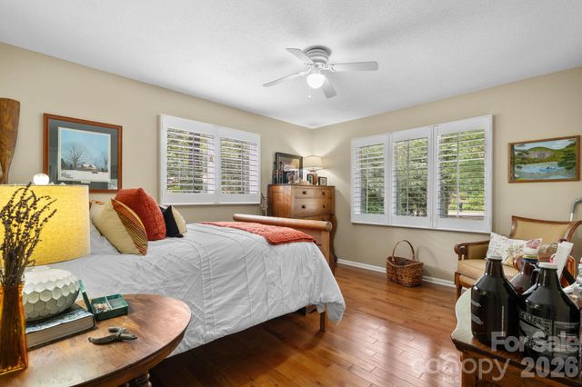 446 17th Avenue Drive NE, Hickory, NC 28601