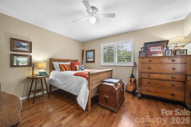 446 17th Avenue Drive NE, Hickory, NC 28601