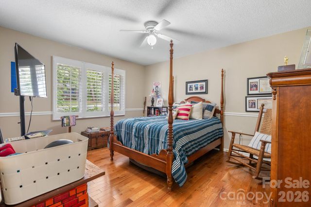 446 17th Avenue Drive NE, Hickory, NC 28601