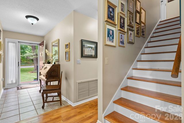 446 17th Avenue Drive NE, Hickory, NC 28601