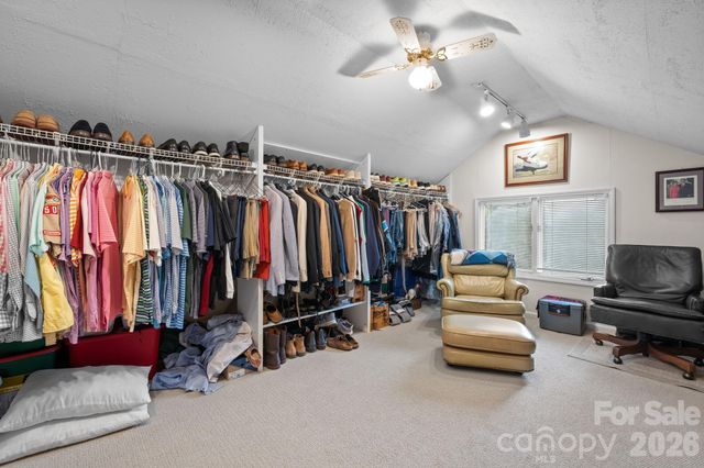 446 17th Avenue Drive NE, Hickory, NC 28601