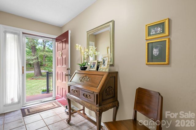446 17th Avenue Drive NE, Hickory, NC 28601