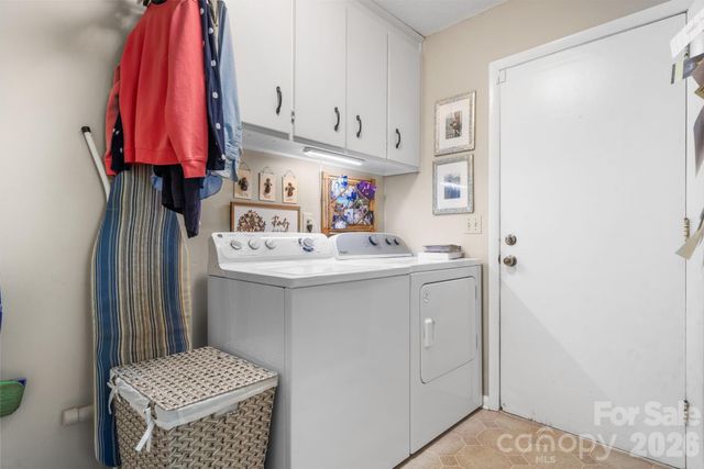 446 17th Avenue Drive NE, Hickory, NC 28601