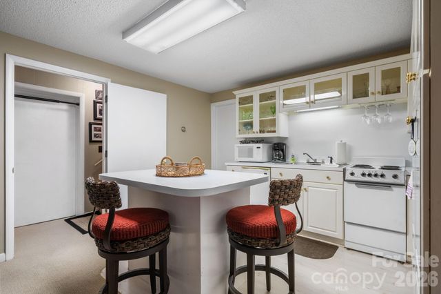 446 17th Avenue Drive NE, Hickory, NC 28601
