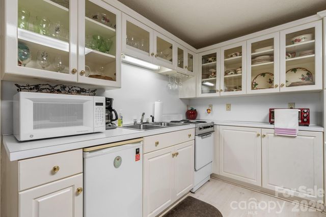 446 17th Avenue Drive NE, Hickory, NC 28601