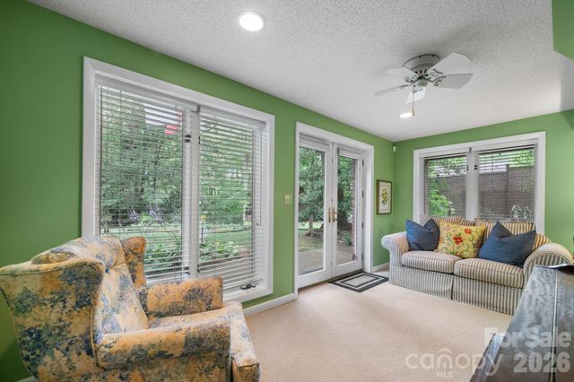 446 17th Avenue Drive NE, Hickory, NC 28601